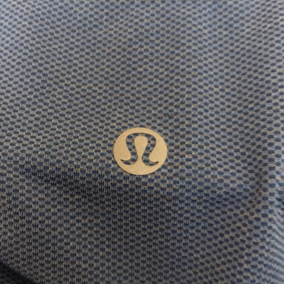 Men’s lululemon t-shirt - Picture 3 of 4